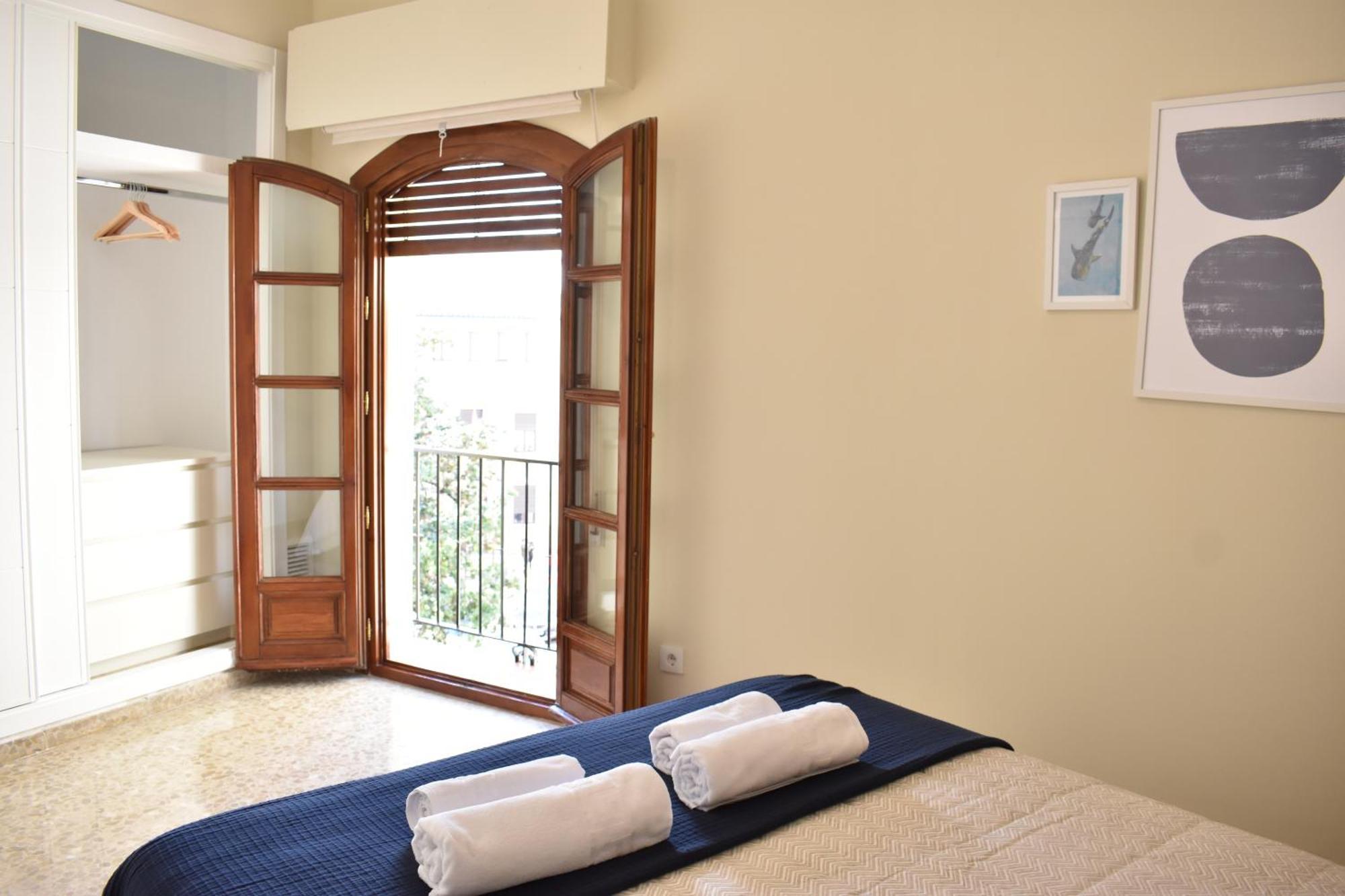En El Centro Con Parking Y Terraza Apartamento