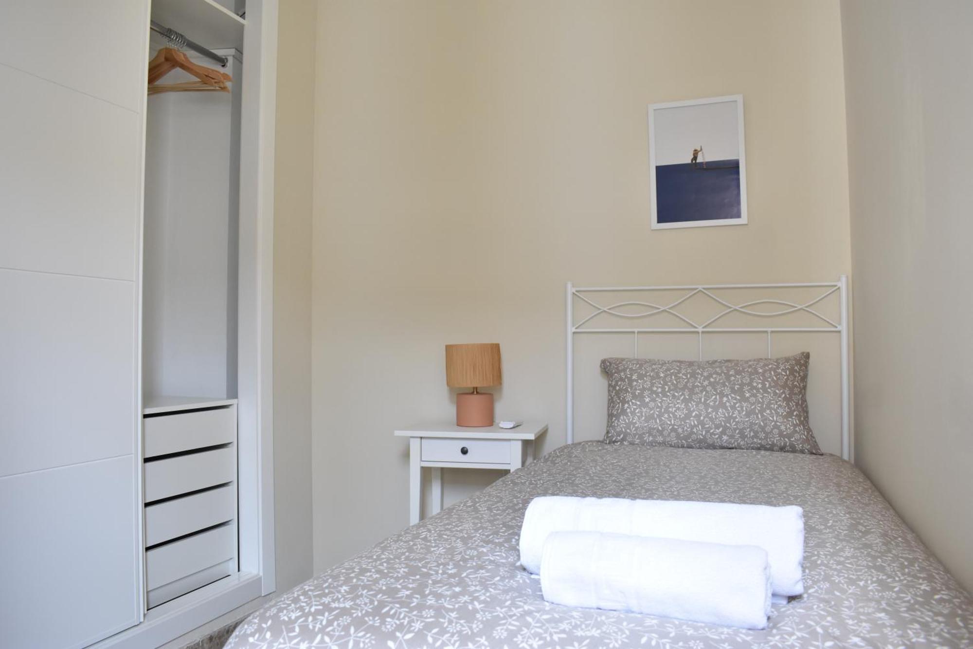 Apartamento En El Centro Con Parking Y Terraza *